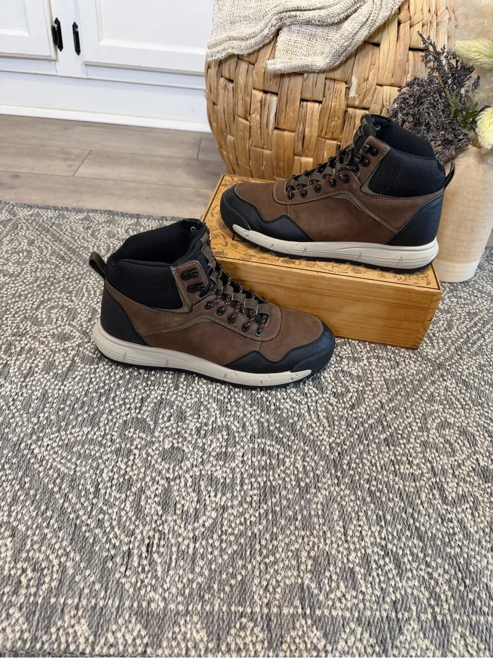 Dockers Men's Ellis Supremeflex Hiking Boots Size 9 Brown Black High-Top Casual